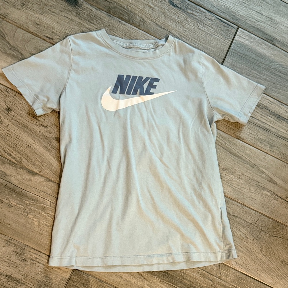 EUC Nike light blue T-Shirt, sz L